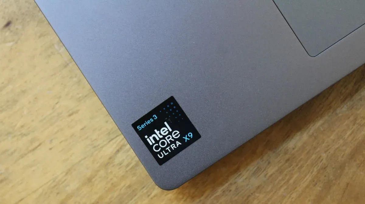 Intel Panther Lake Processor vs Apple M5